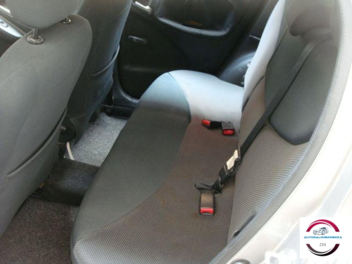 Toyota Yaris 16V cat 5 porte Sol (8)