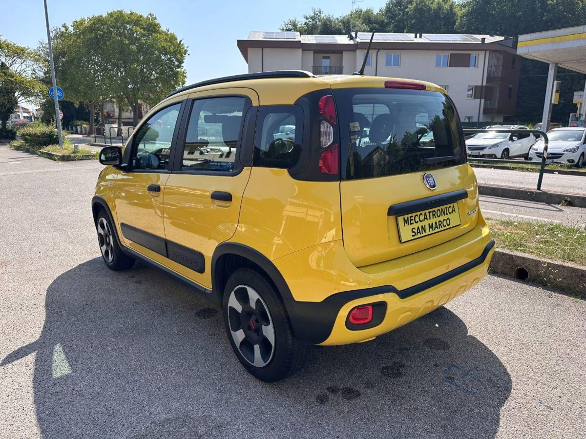 Fiat Panda 1.0 FireFly S&S Hybrid City Cross (4)