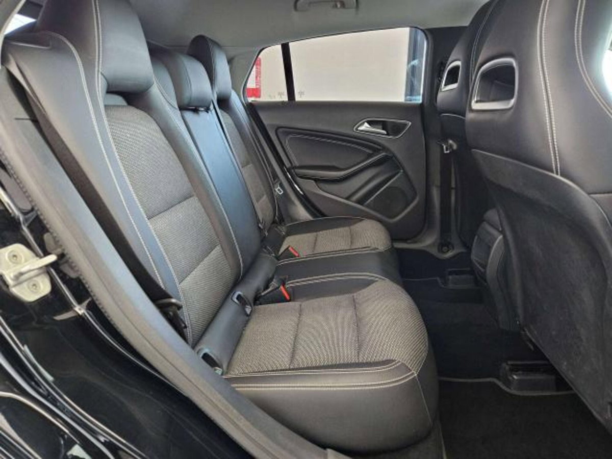 Mercedes-Benz CLA Shooting Brake 180 d Premium (12)