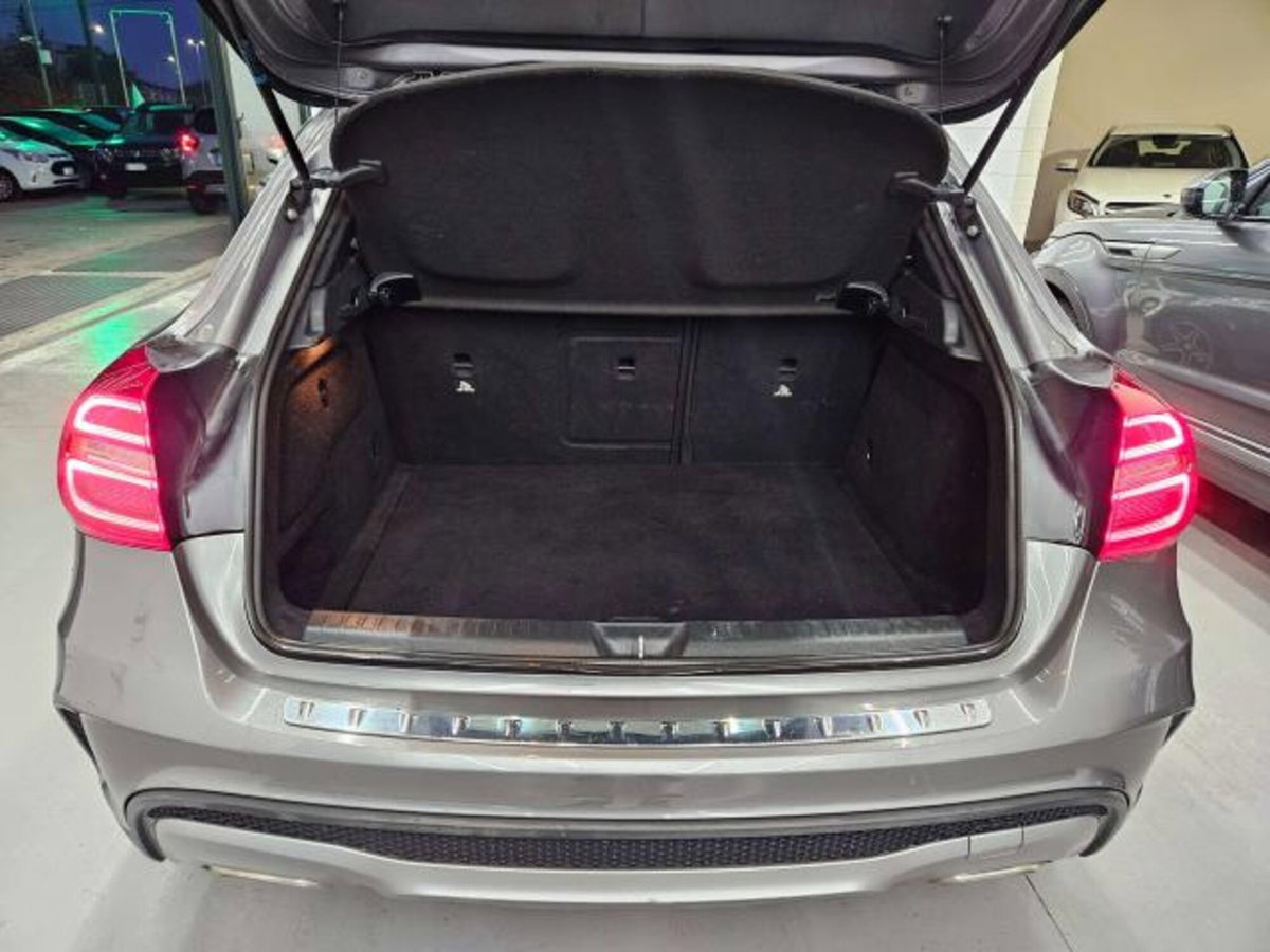 Mercedes-Benz GLA SUV 250 Premium (10)