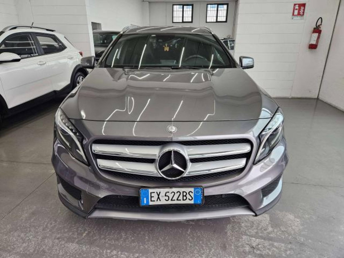 Mercedes-Benz GLA SUV 250 Premium (2)