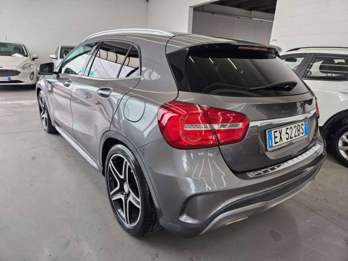 Mercedes-Benz GLA SUV 250 Premium (4)