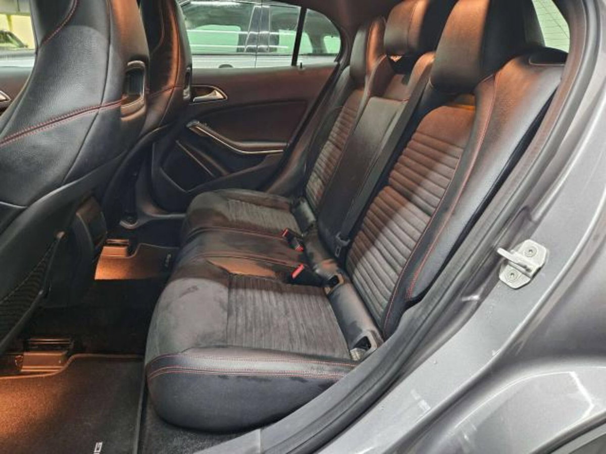 Mercedes-Benz GLA SUV 250 Premium (9)