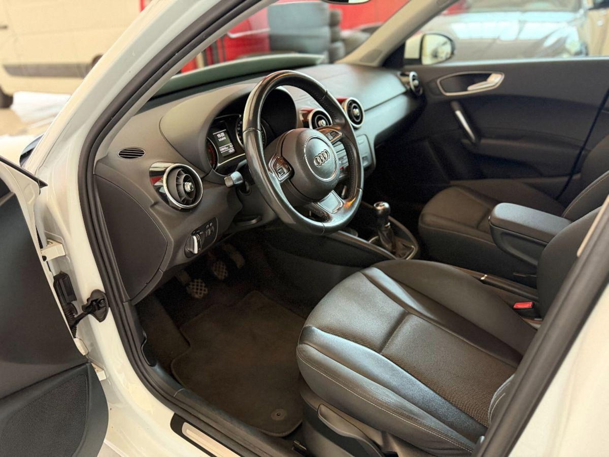 Audi A1 Sportback 1.6 TDI Admired (4)