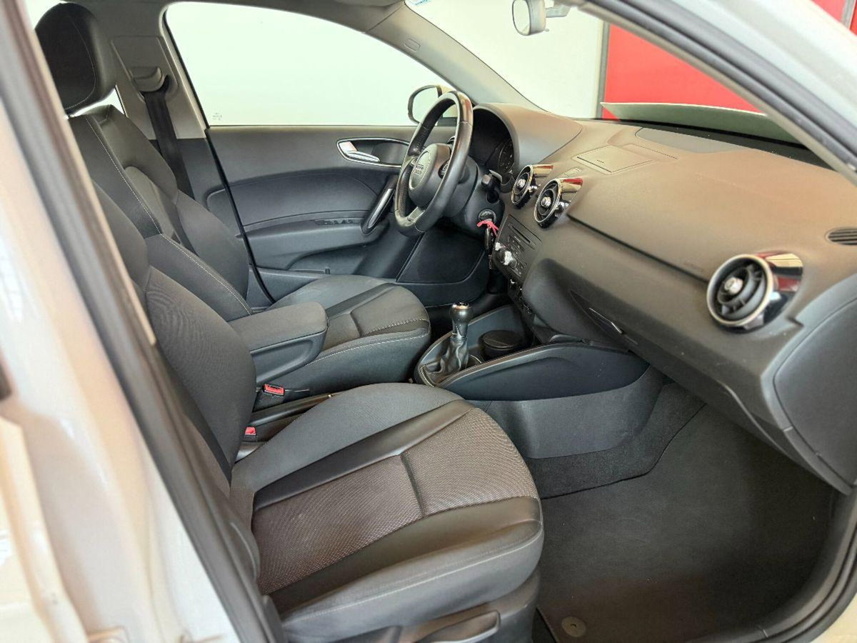 Audi A1 Sportback 1.6 TDI Admired (5)