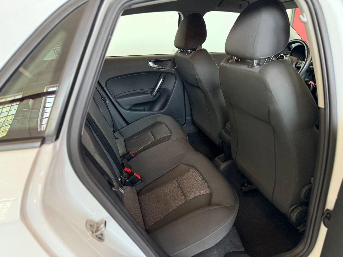 Audi A1 Sportback 1.6 TDI Admired (7)