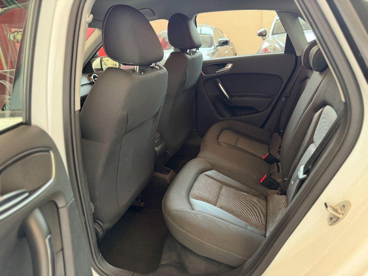 Audi A1 Sportback 1.6 TDI Admired (8)