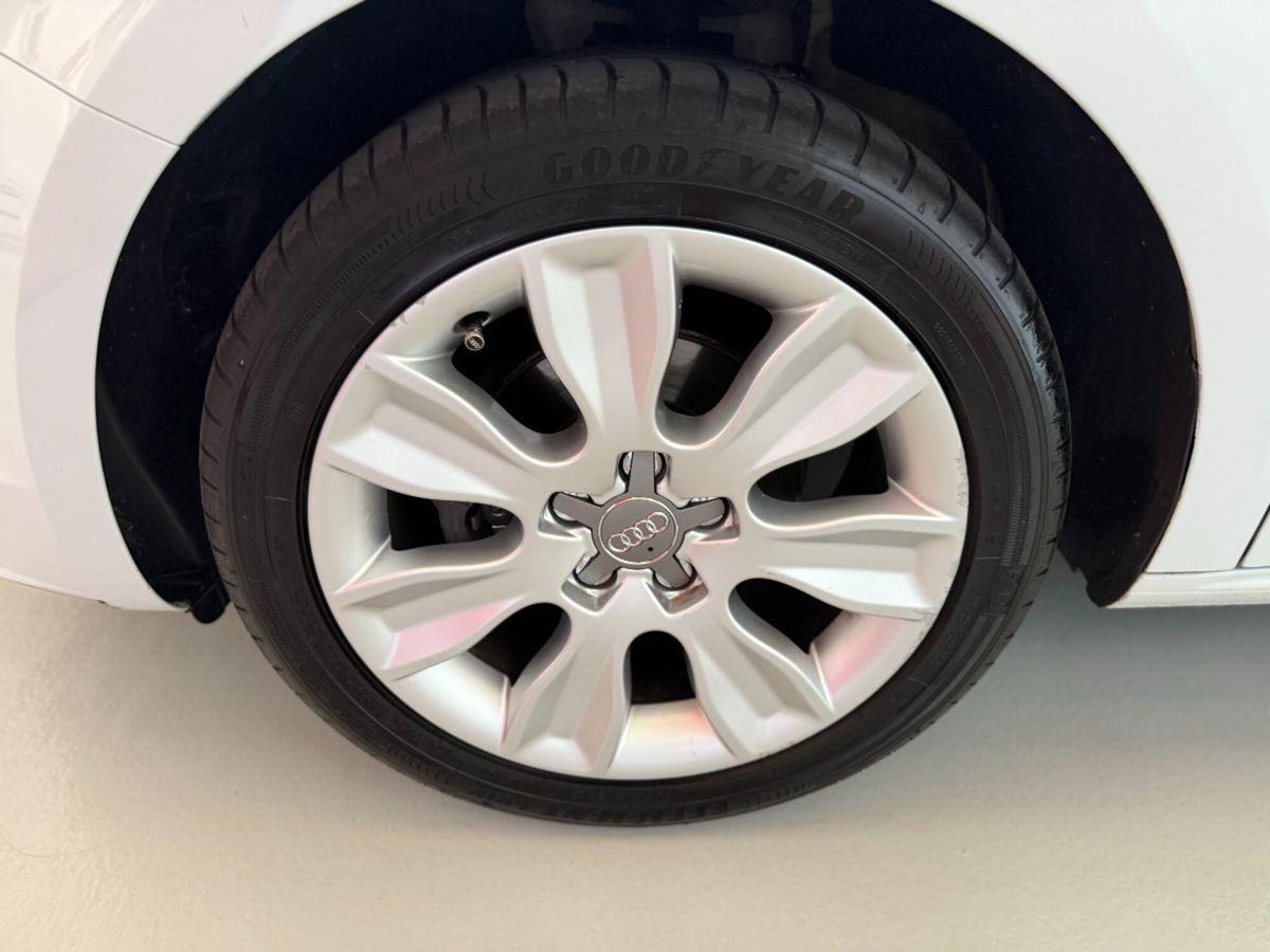 Audi A1 Sportback 1.6 TDI Admired (9)