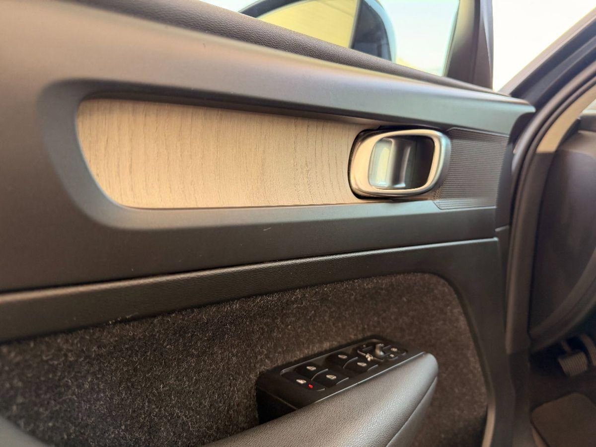 Volvo XC40 D3 AWD Geartronic Inscription (14)