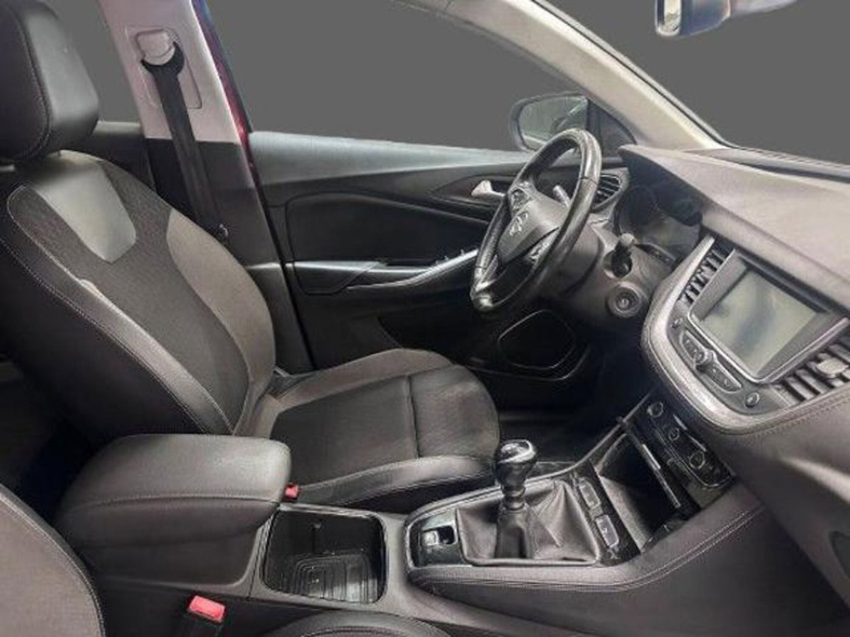 Opel Grandland X 1.5 diesel Ecotec Start&Stop aut. Design Line (2)