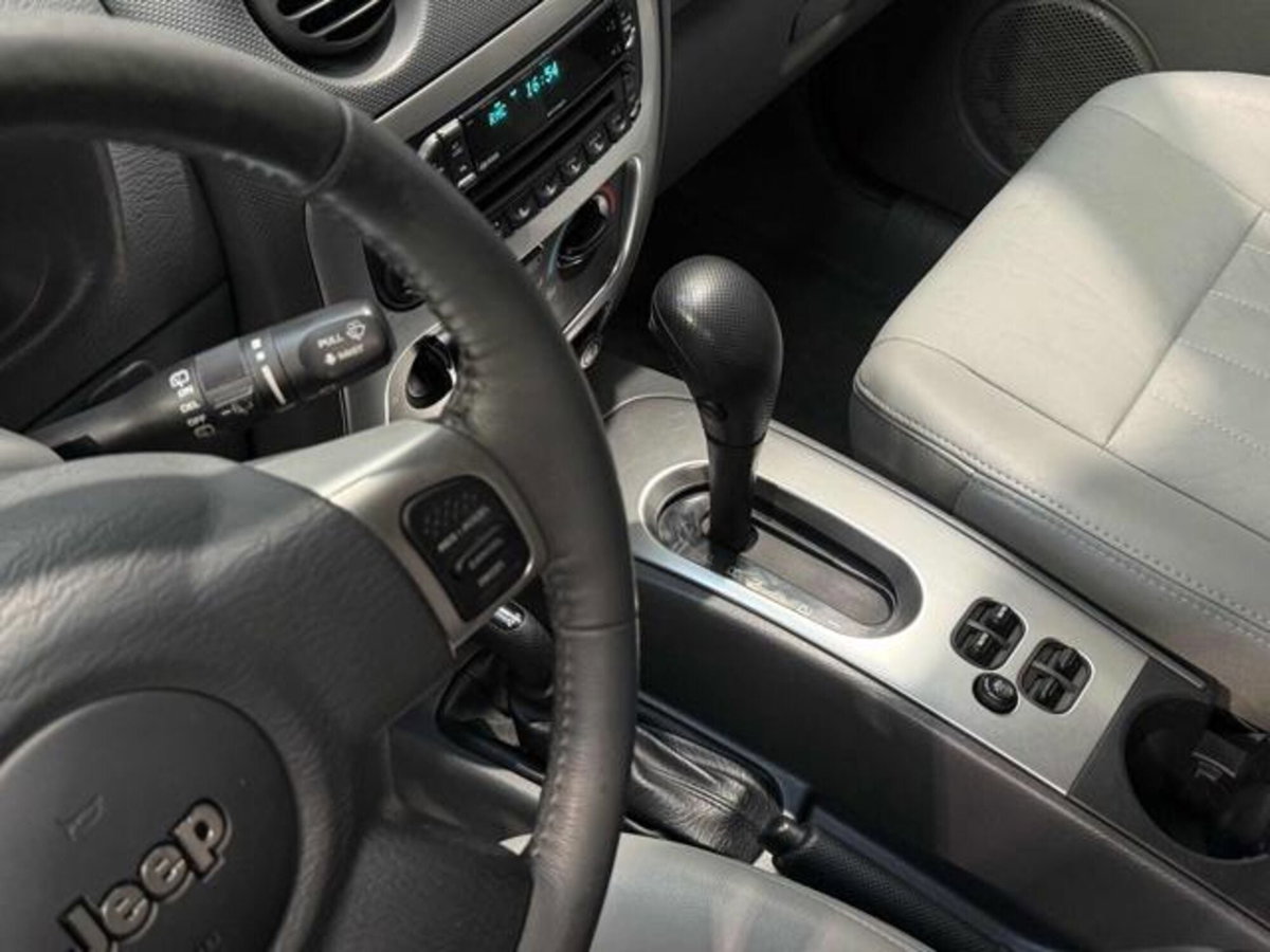 Jeep Cherokee 3.7 V6 Limited (10)