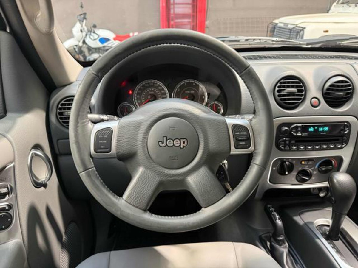 Jeep Cherokee 3.7 V6 Limited (13)