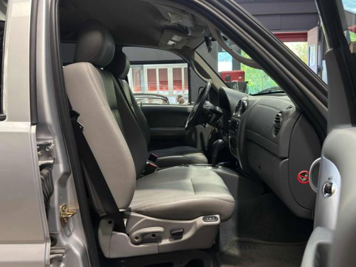 Jeep Cherokee 3.7 V6 Limited (14)