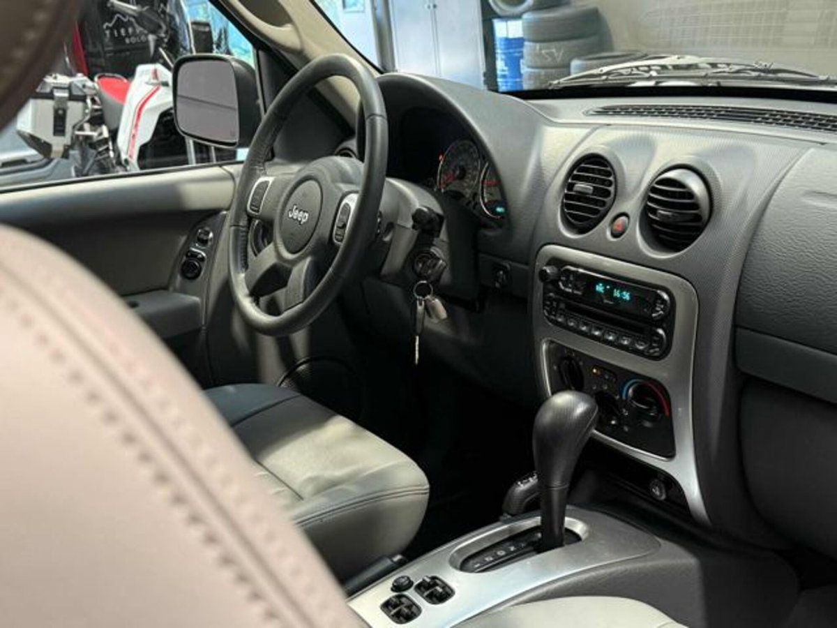Jeep Cherokee 3.7 V6 Limited (15)