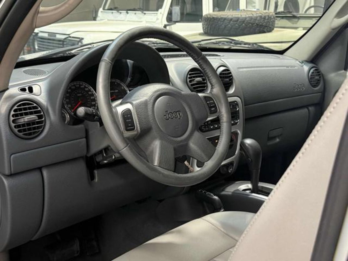 Jeep Cherokee 3.7 V6 Limited (9)