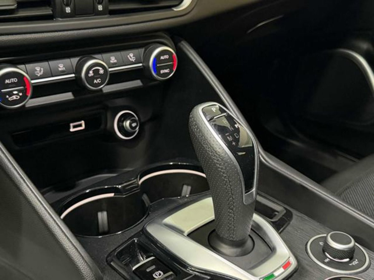 Alfa Romeo Giulia 2.2 Turbodiesel 160 CV AT8 Super (14)