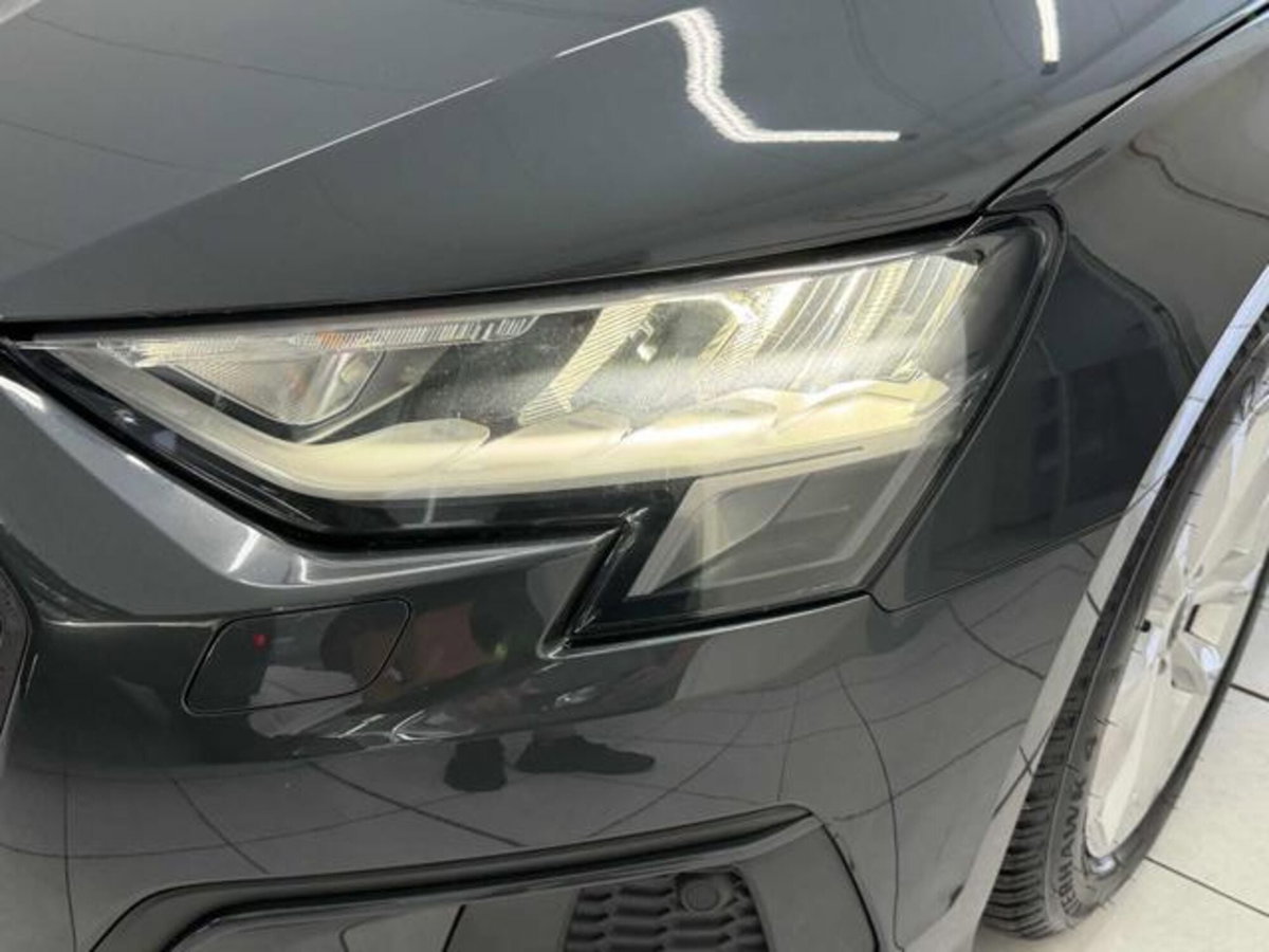Audi A3 Sportback 30 g-tron S tronic Business (15)