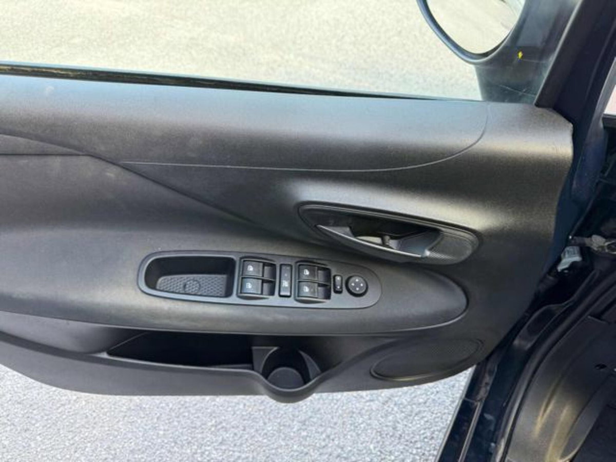 Fiat Punto 1.3 MJT II S&S 95 CV 5 porte Street (18)