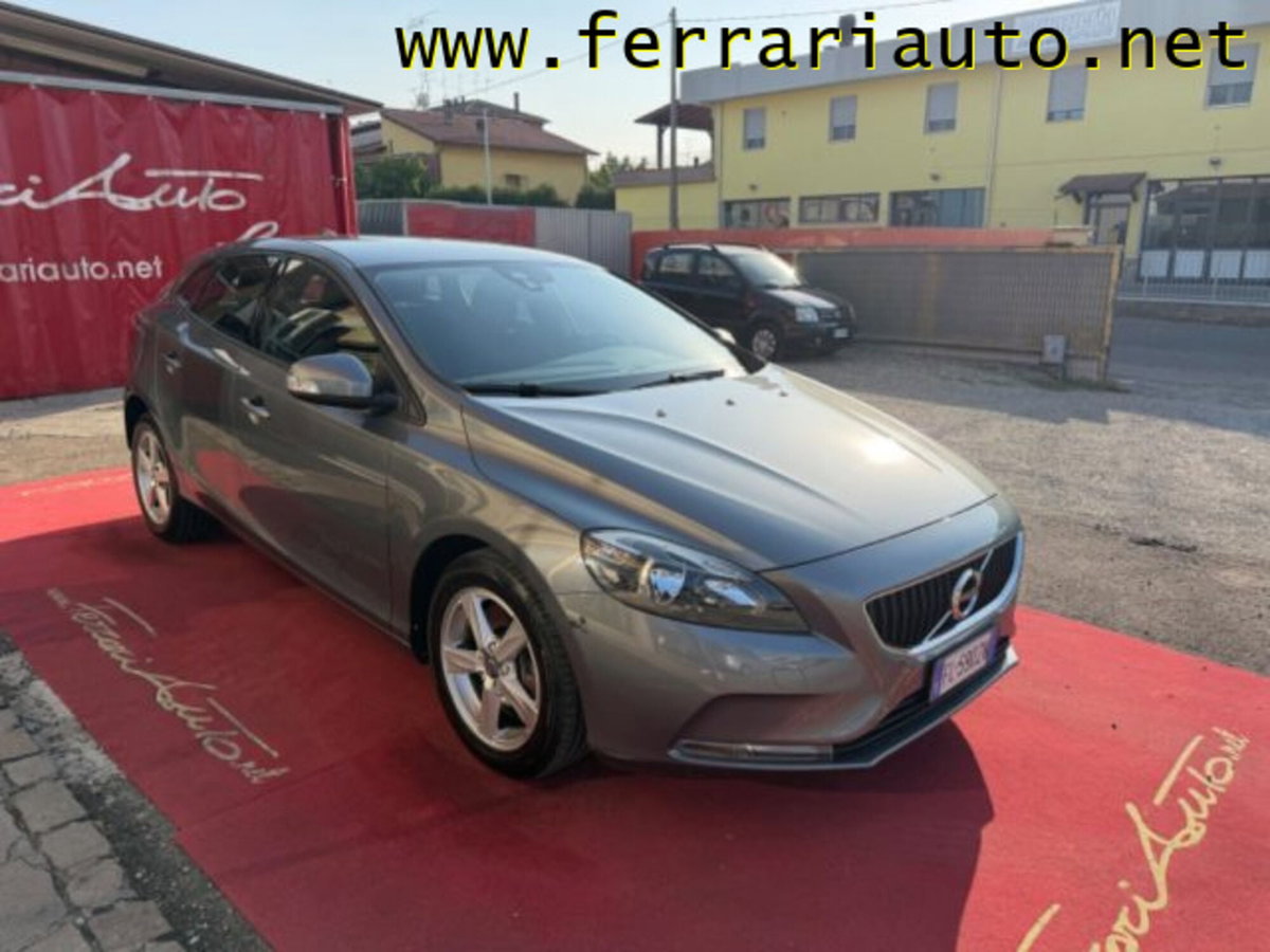 Volvo V40 D2 Geartronic Momentum (2)