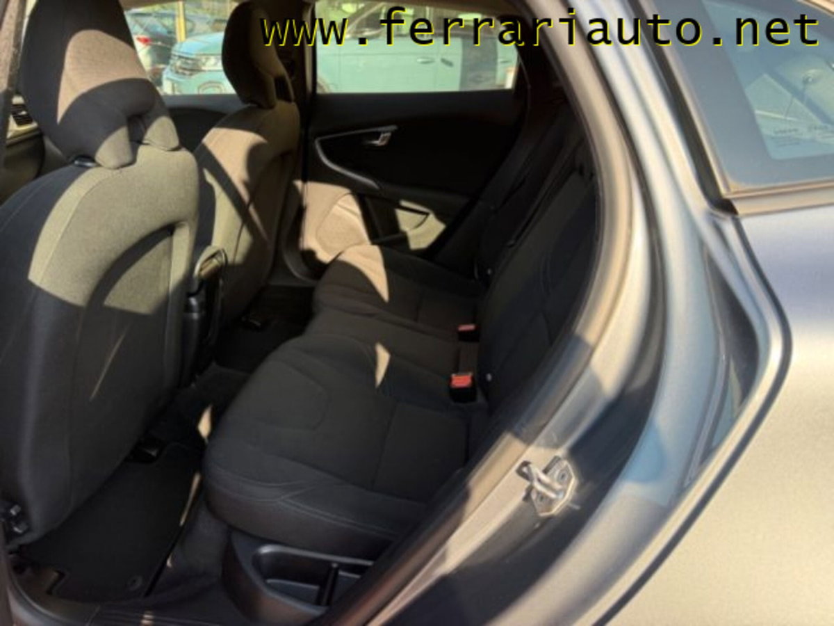 Volvo V40 D2 Geartronic Momentum (8)