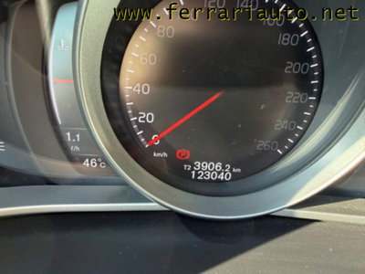 Volvo V40 D2 Geartronic Momentum (9)