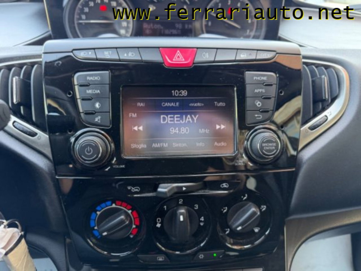 Lancia Ypsilon 1.2 69 CV 5 porte Gold (12)
