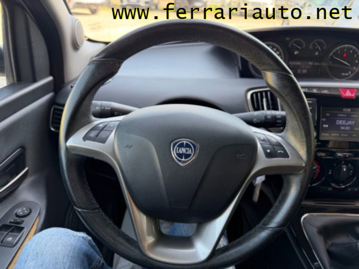 Lancia Ypsilon 1.2 69 CV 5 porte Gold (16)