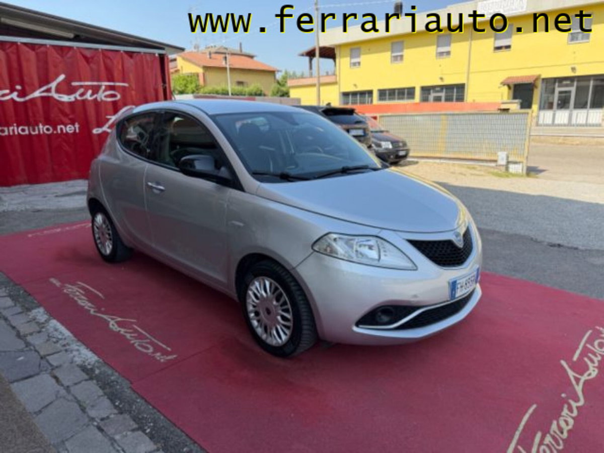 Lancia Ypsilon 1.2 69 CV 5 porte Gold (2)