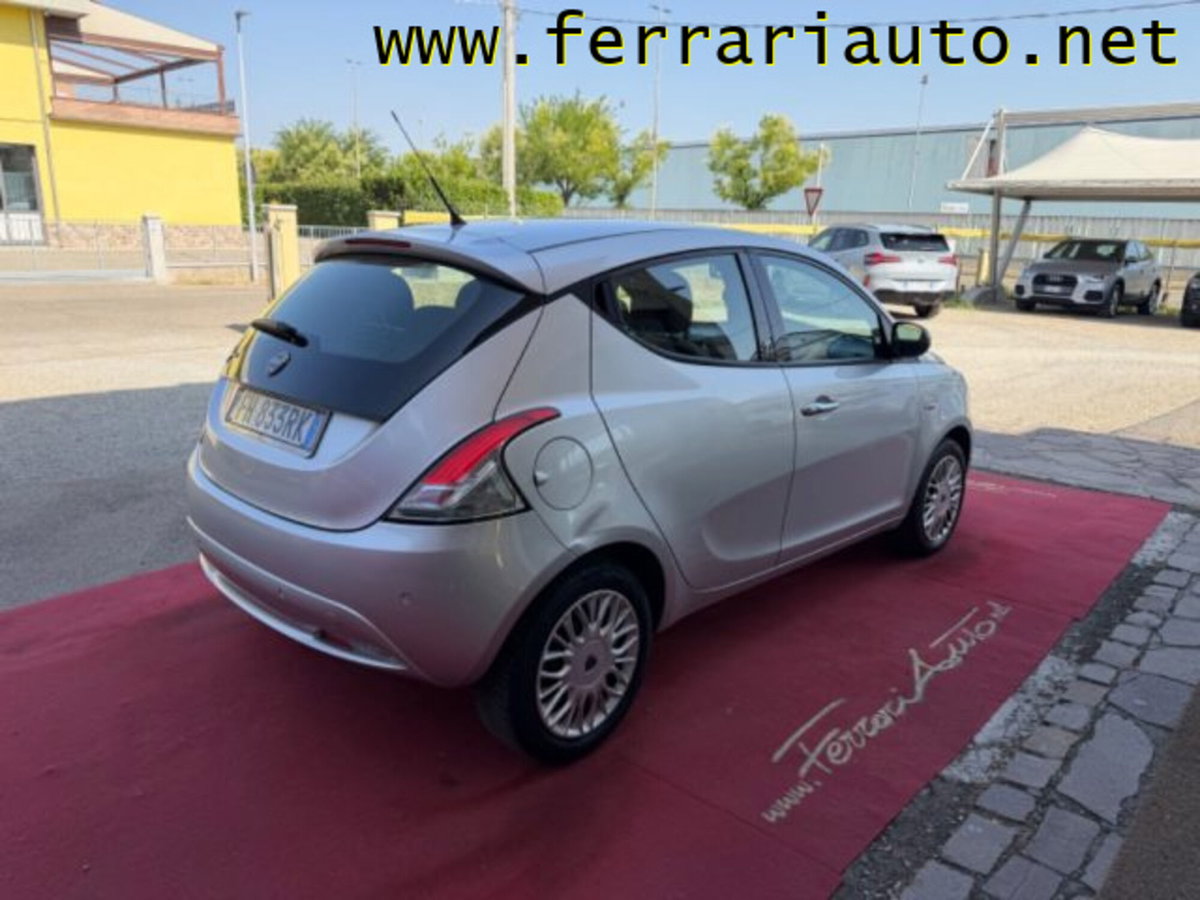 Lancia Ypsilon 1.2 69 CV 5 porte Gold (3)