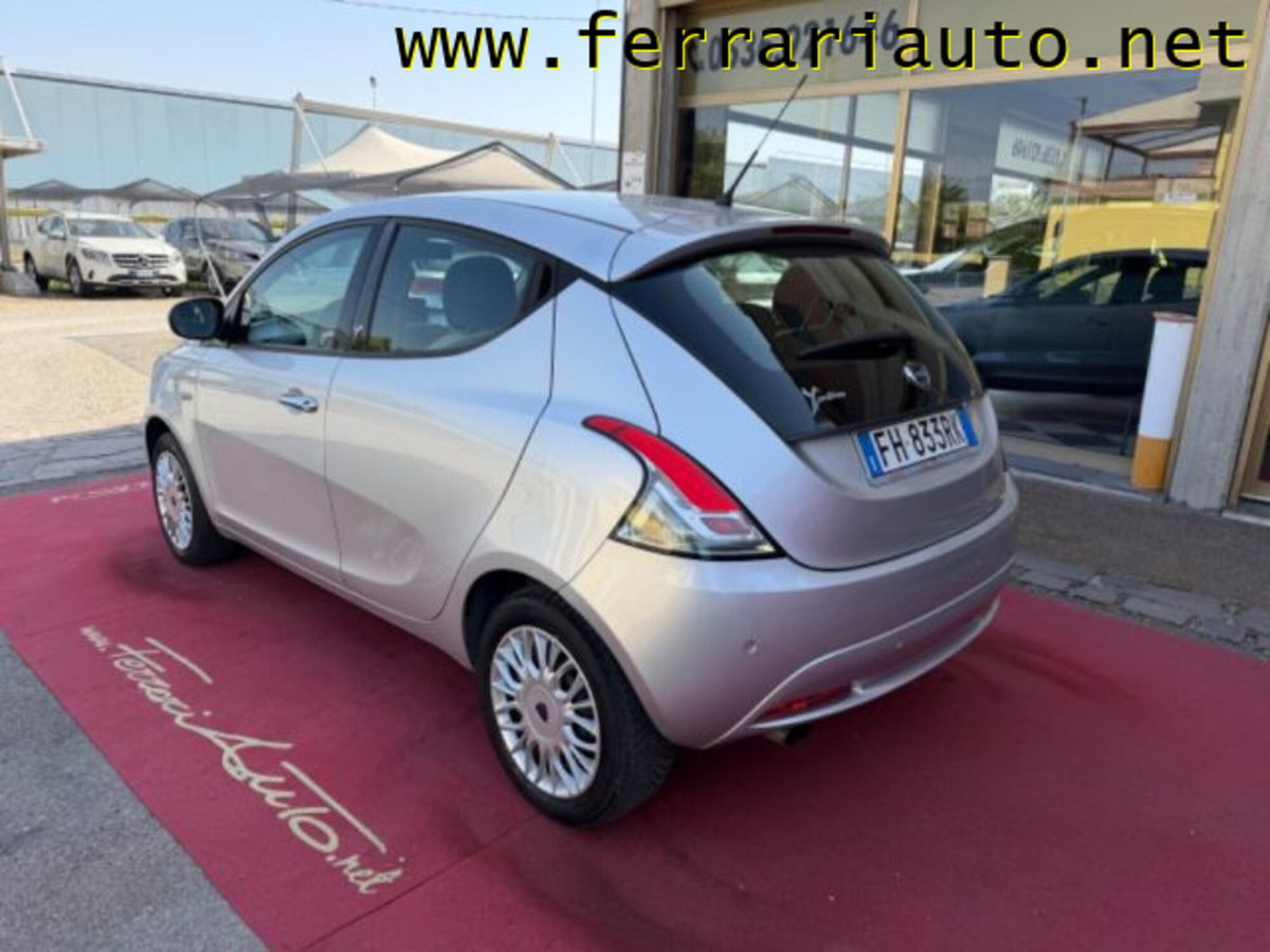 Lancia Ypsilon 1.2 69 CV 5 porte Gold (4)