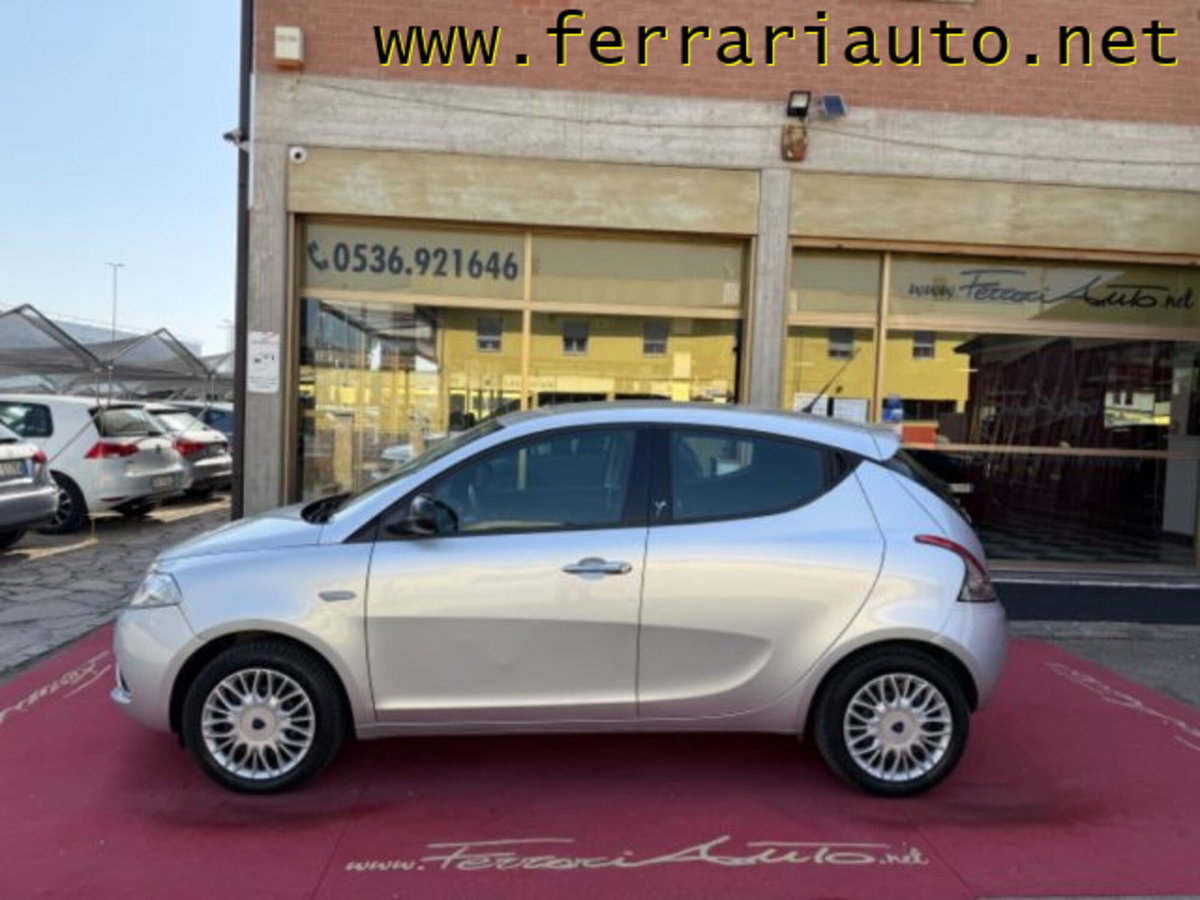 Lancia Ypsilon 1.2 69 CV 5 porte Gold (5)