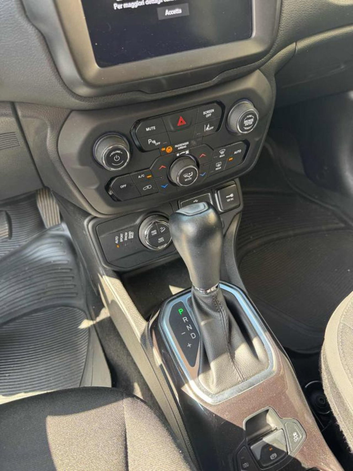 Jeep Renegade 1.3 T4 190CV PHEV 4xe AT6 Limited (10)