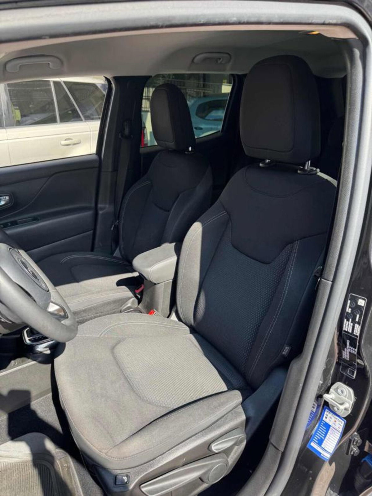 Jeep Renegade 1.3 T4 190CV PHEV 4xe AT6 Limited (12)