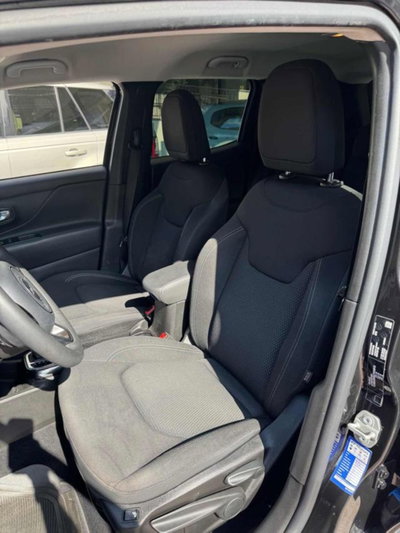 Jeep Renegade 1.3 T4 190CV PHEV 4xe AT6 Limited (12)
