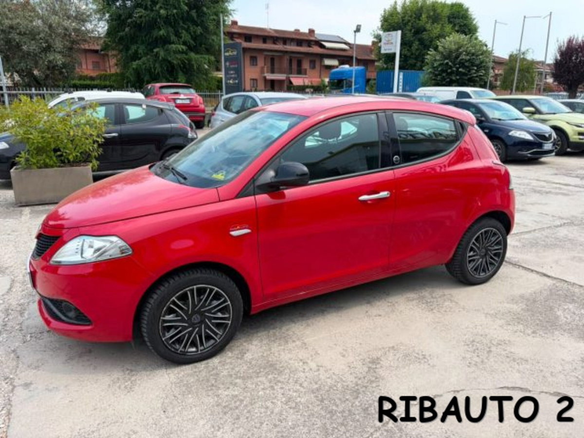 Lancia Ypsilon 1.2 69 CV 5 porte GPL Ecochic Gold (2)
