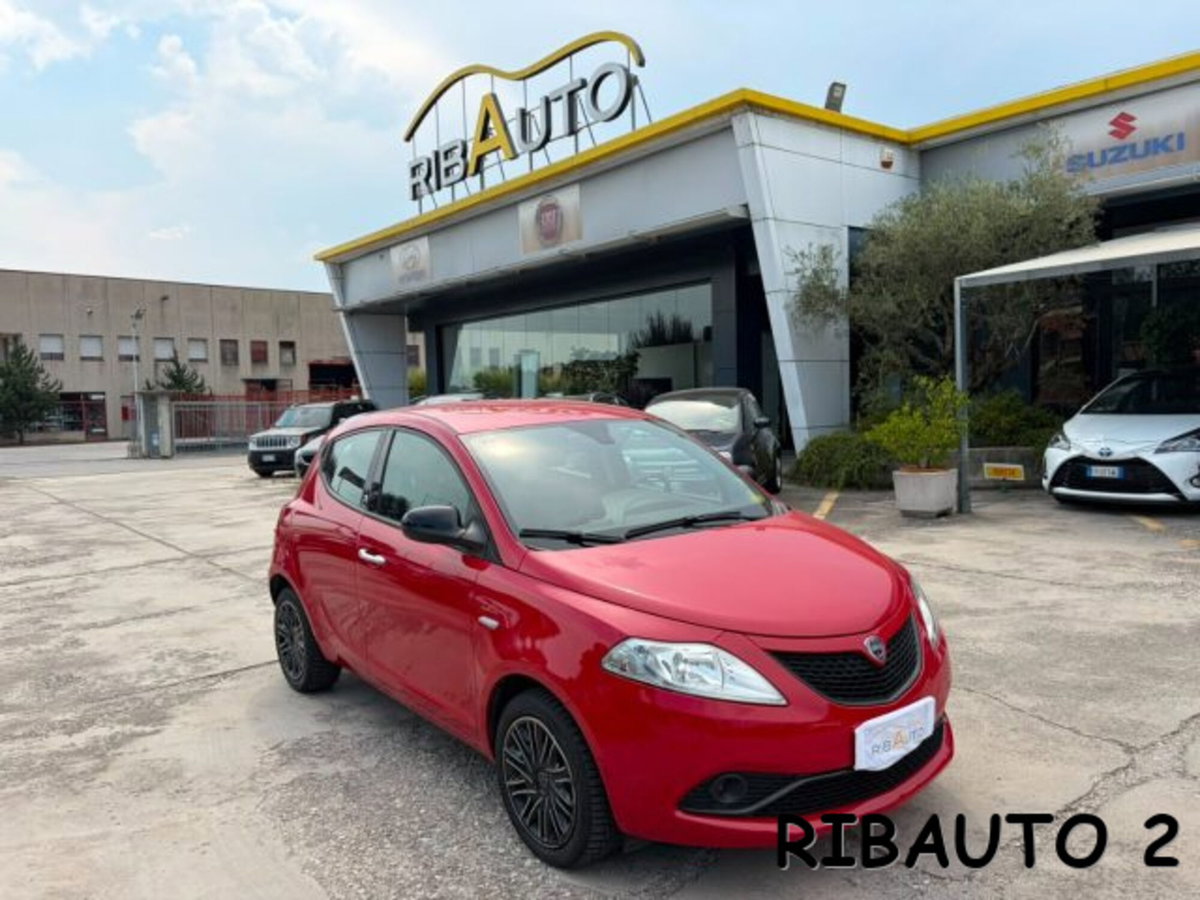 Lancia Ypsilon 1.2 69 CV 5 porte GPL Ecochic Gold (8)