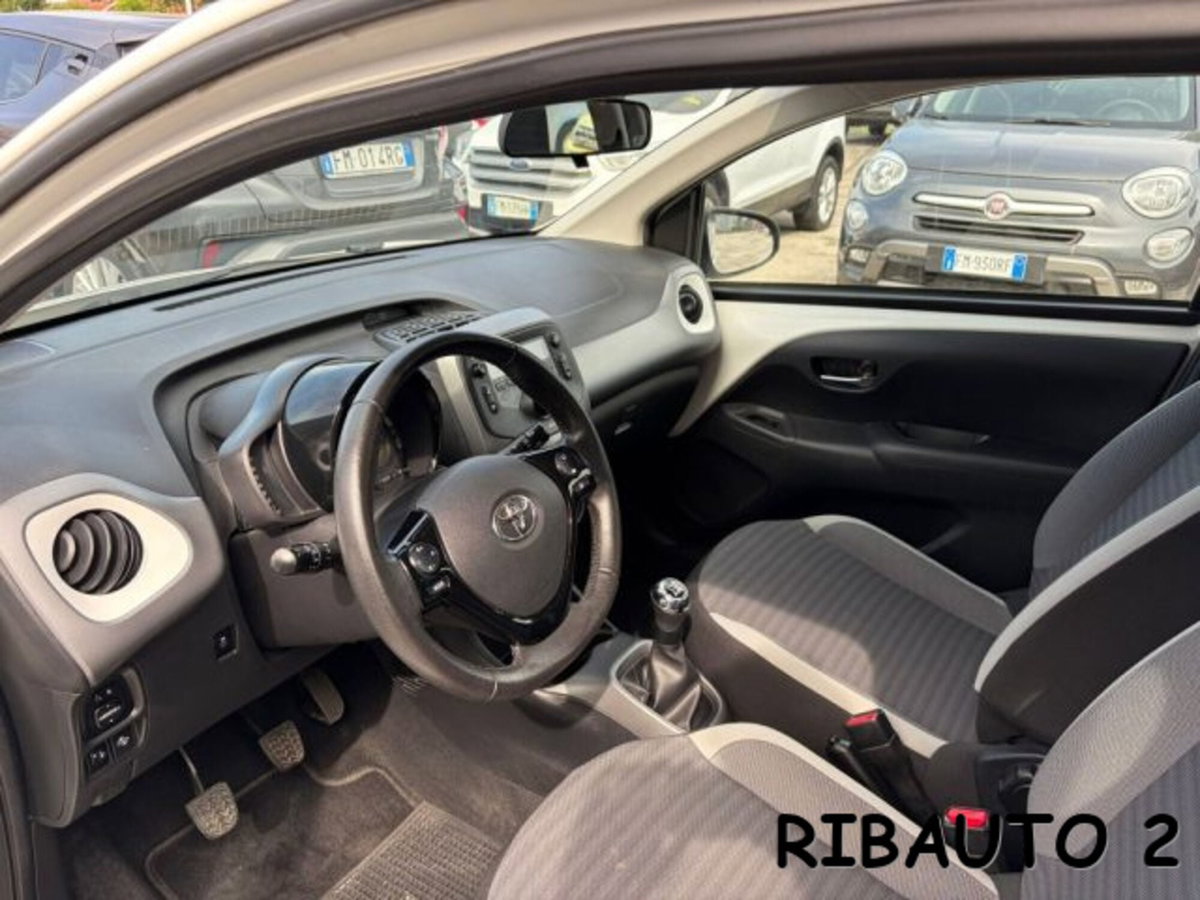 Toyota Aygo 1.0 VVT-i 69 CV 5 porte x-clusiv (10)