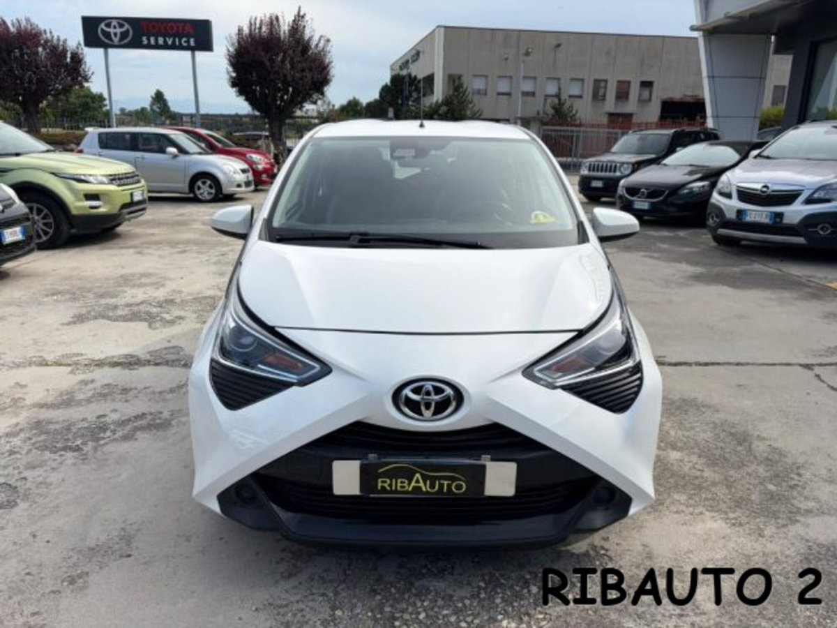 Toyota Aygo 1.0 VVT-i 69 CV 5 porte x-clusiv (12)
