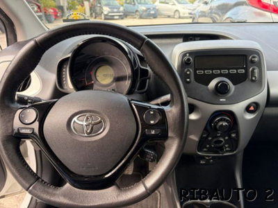Toyota Aygo 1.0 VVT-i 69 CV 5 porte x-clusiv (13)