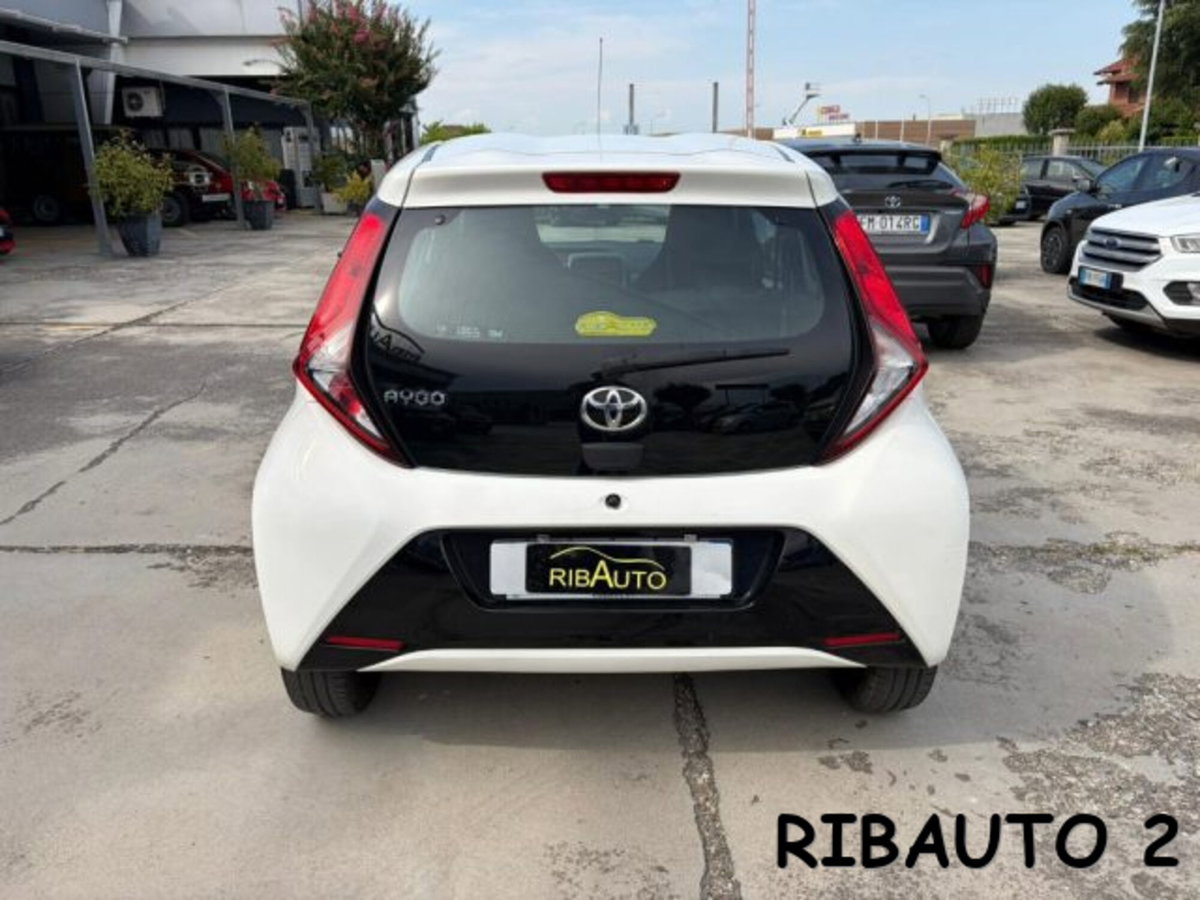 Toyota Aygo 1.0 VVT-i 69 CV 5 porte x-clusiv (14)
