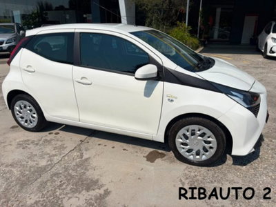 Toyota Aygo 1.0 VVT-i 69 CV 5 porte x-clusiv (15)
