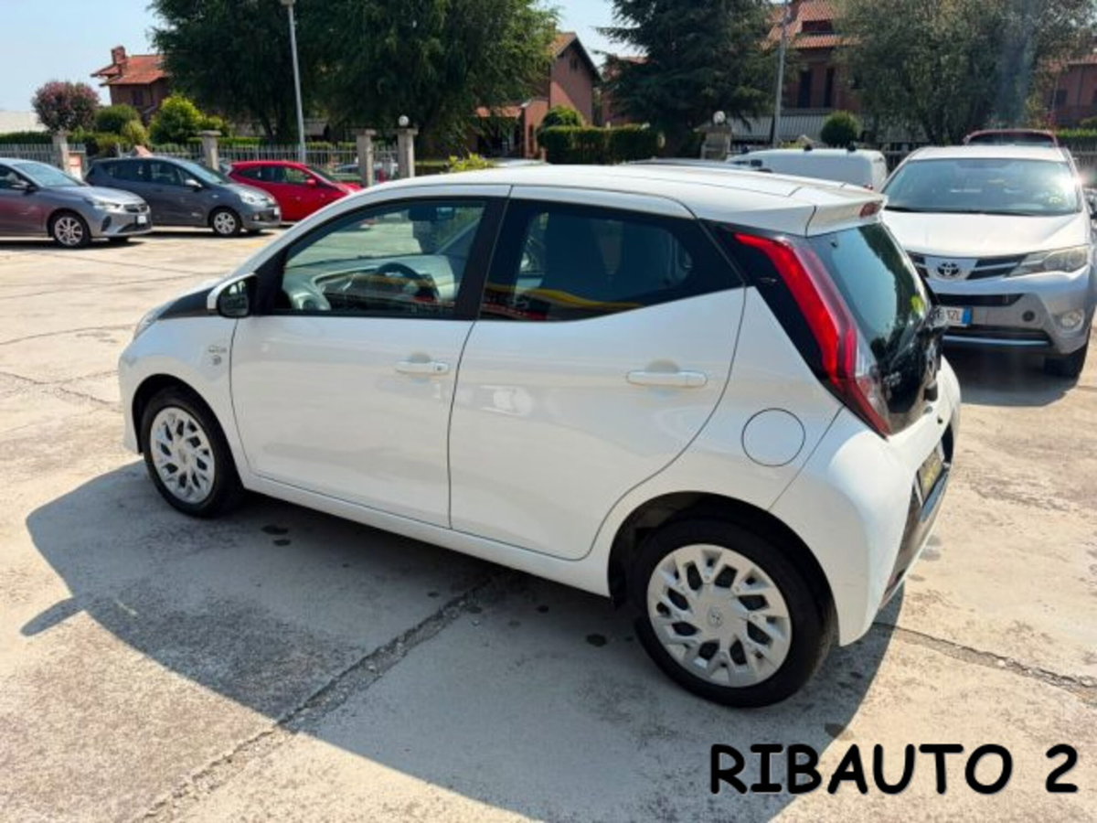 Toyota Aygo 1.0 VVT-i 69 CV 5 porte x-clusiv (16)