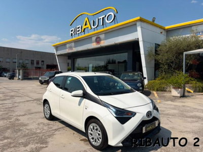 Toyota Aygo 1.0 VVT-i 69 CV 5 porte x-clusiv (2)