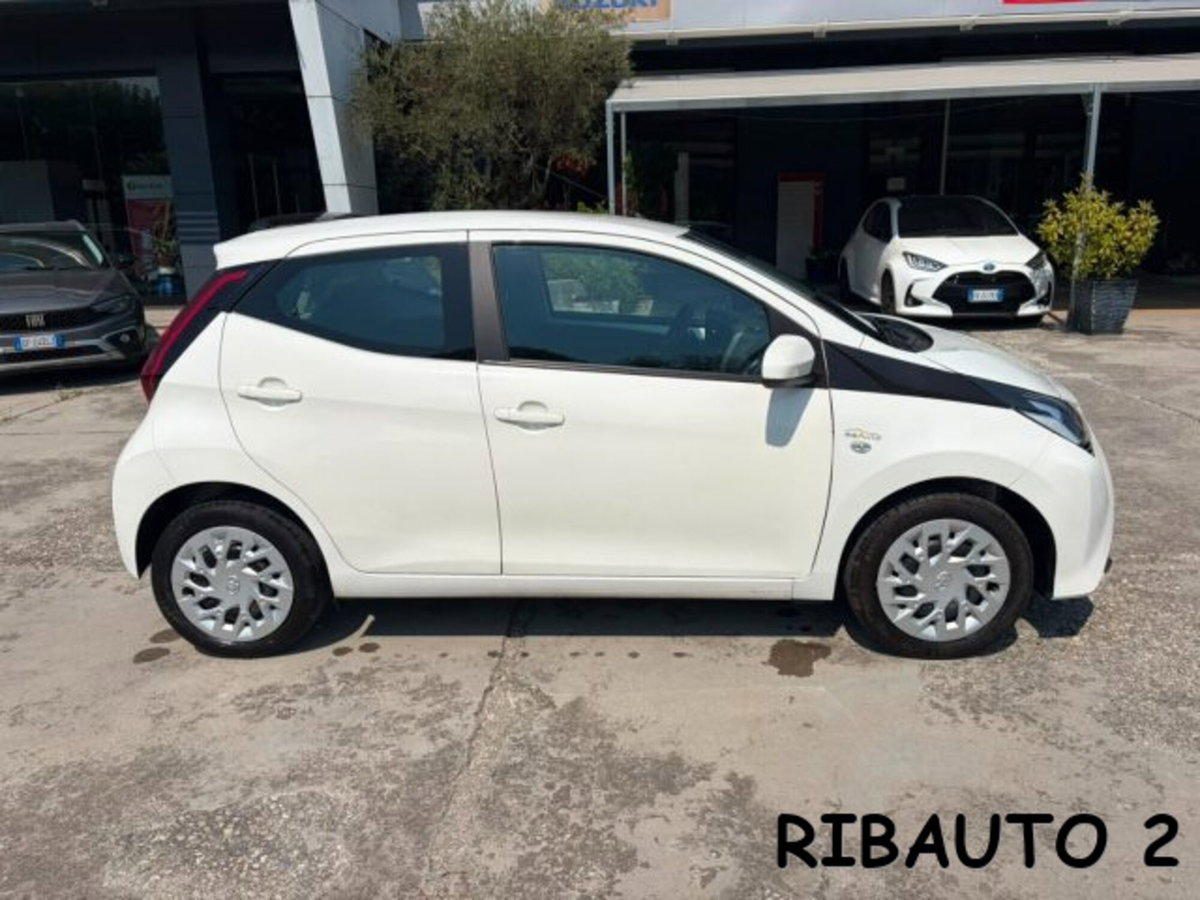 Toyota Aygo 1.0 VVT-i 69 CV 5 porte x-clusiv (20)