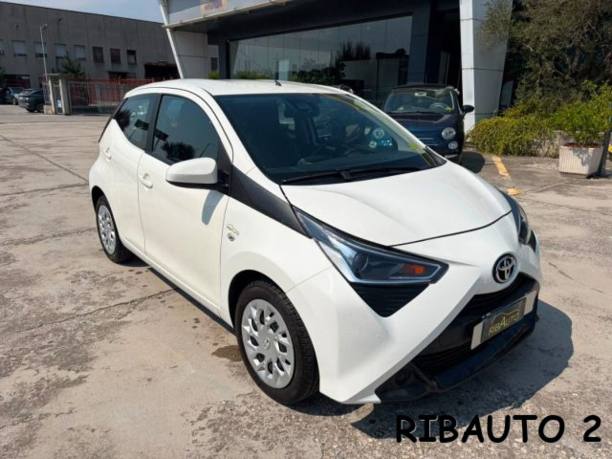 Toyota Aygo 1.0 VVT-i 69 CV 5 porte x-clusiv (4)