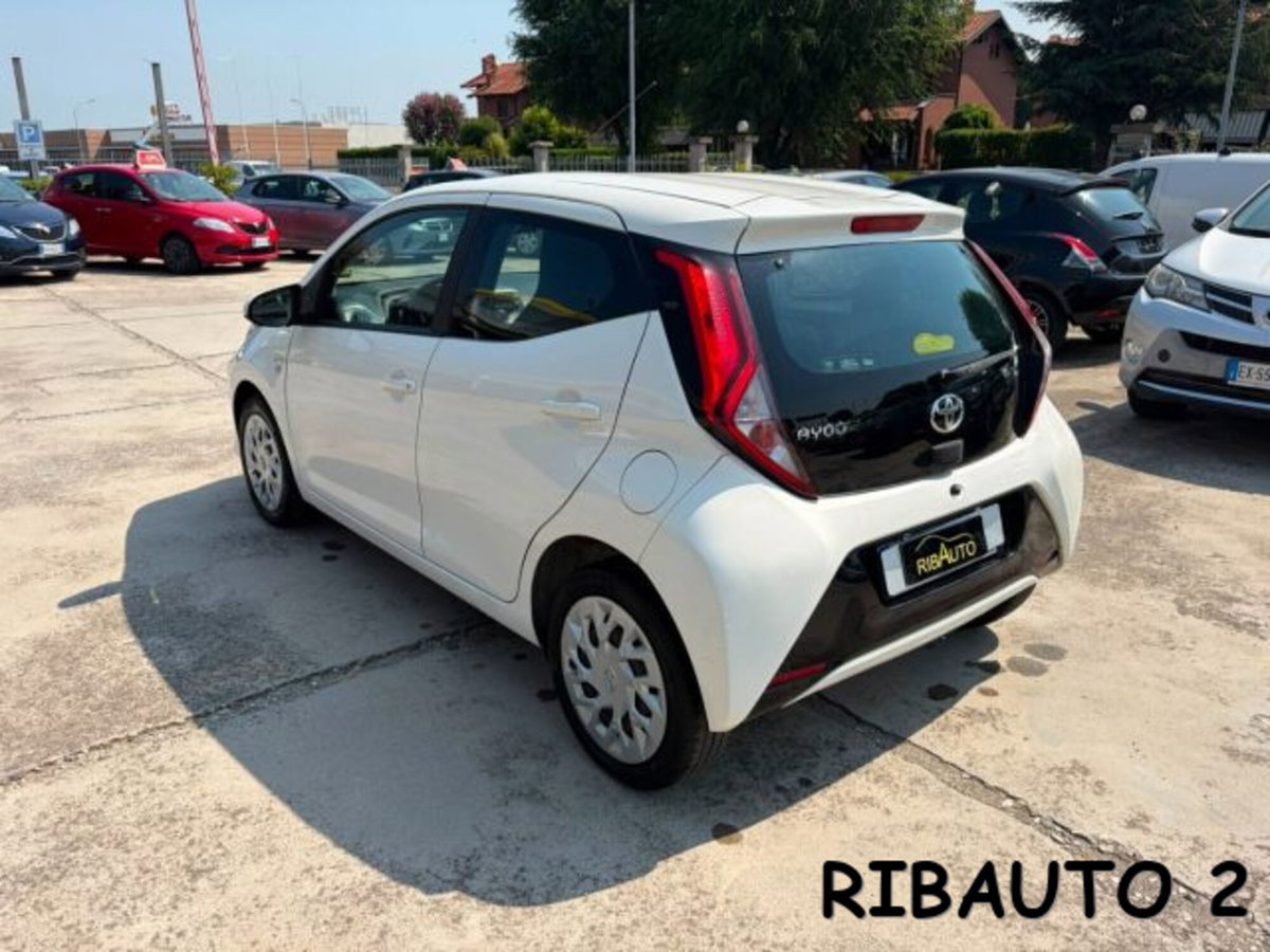 Toyota Aygo 1.0 VVT-i 69 CV 5 porte x-clusiv (6)