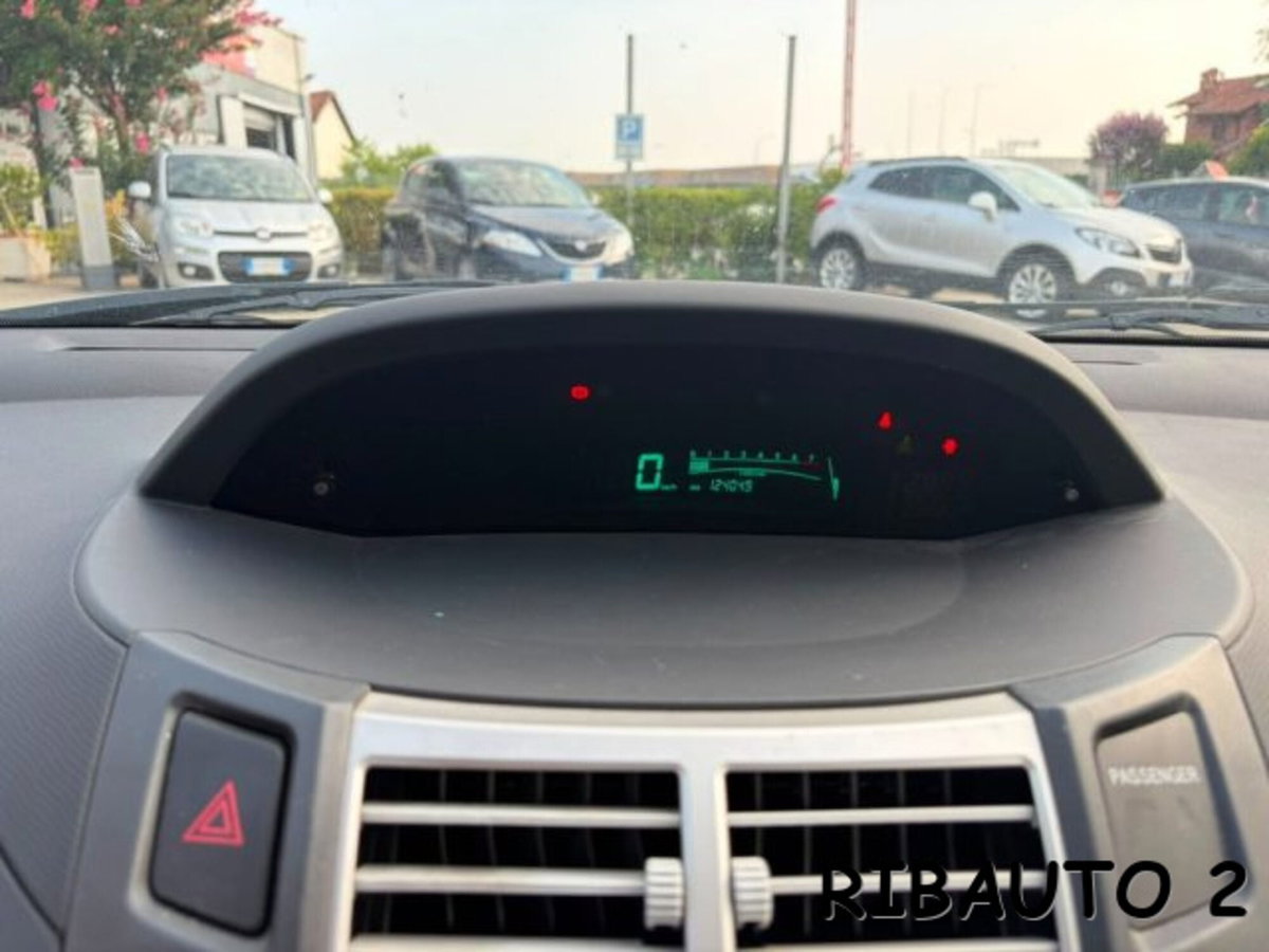 Toyota Yaris 1.0 5 porte Luxury pack (10)