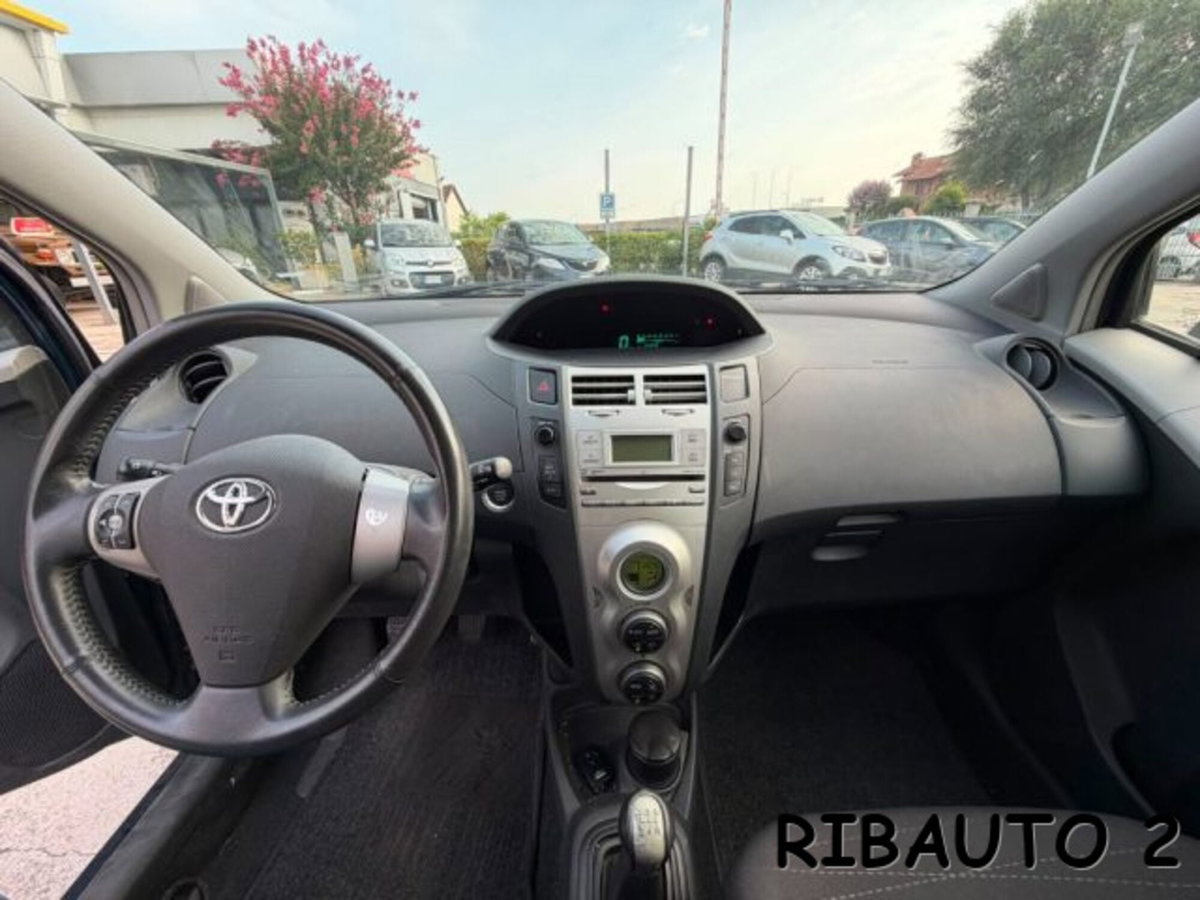 Toyota Yaris 1.0 5 porte Luxury pack (11)