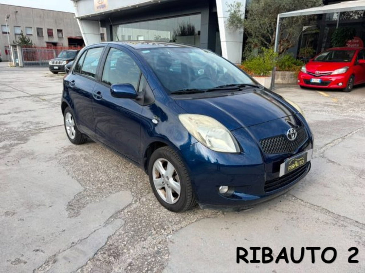 Toyota Yaris 1.0 5 porte Luxury pack (12)