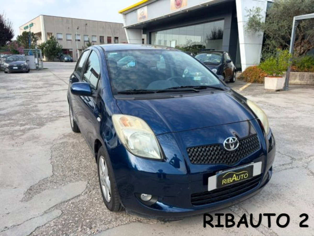 Toyota Yaris 1.0 5 porte Luxury pack (7)